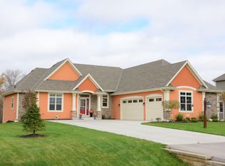 N156W19906 Fenceline Dr, Jackson, WI 53037