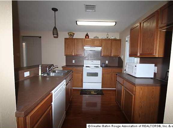 4th image of 23533 Wellington Ave
