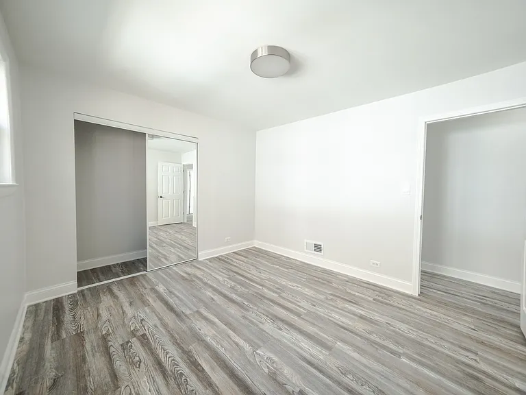 2242 N Lavergne Ave #2 — Photo 10