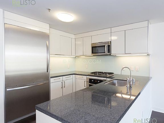 3rd image of 338 Spear St Unit 19A