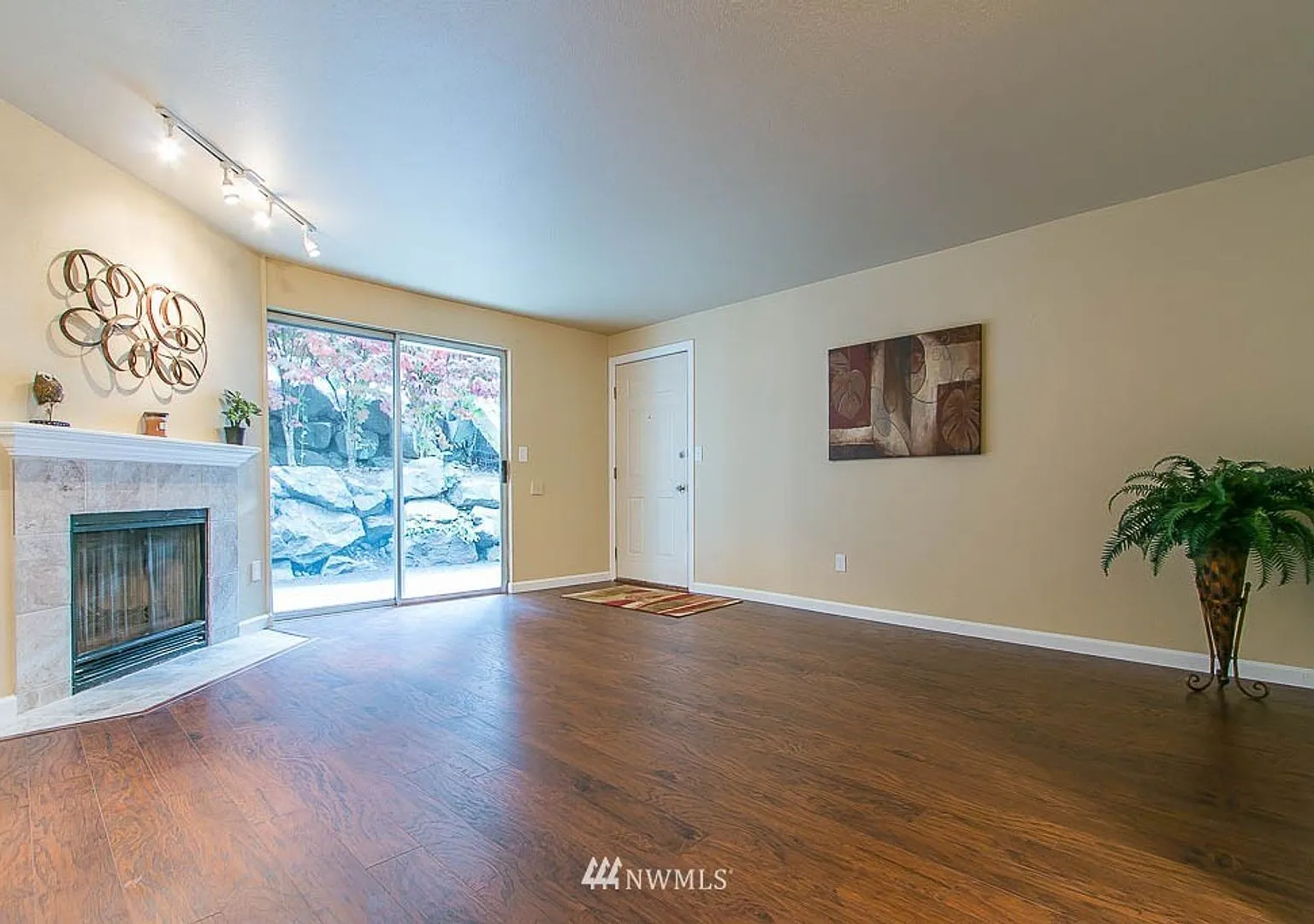 1 Bedroom 1 Bathroom + Amenities in Mountlake Terrace — Photo 1