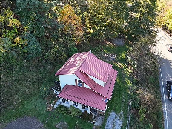 4th image of 210 Clearfield Pike