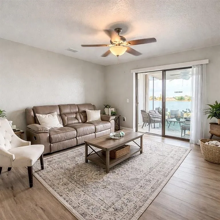 2 bed, 2.5 bath, 1298 sqft, $1,450 — Photo 4