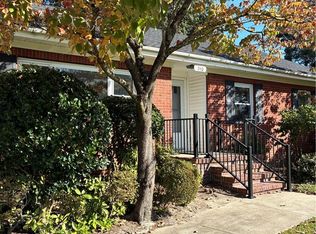 240 E McGinnis Cir, Norfolk, VA 23502