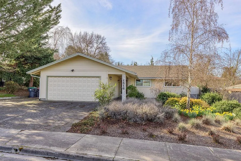 1516 Ridge Way photo 1