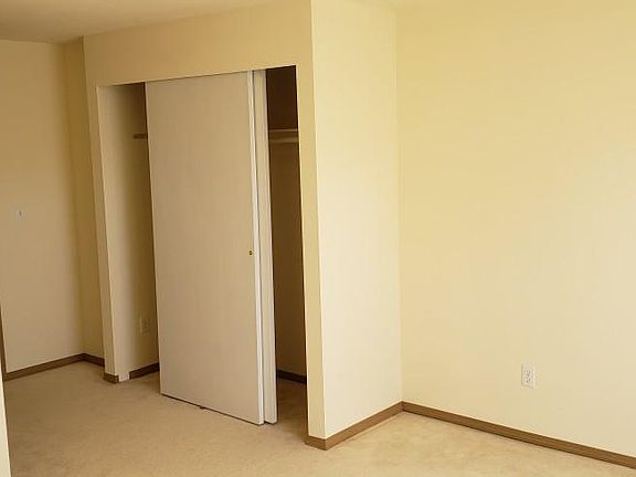 4th image of 907 177th Pl SW