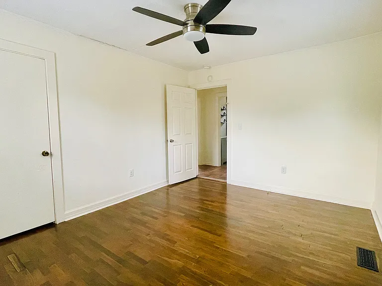 218 Old Piedmont Hwy #B — Photo 11