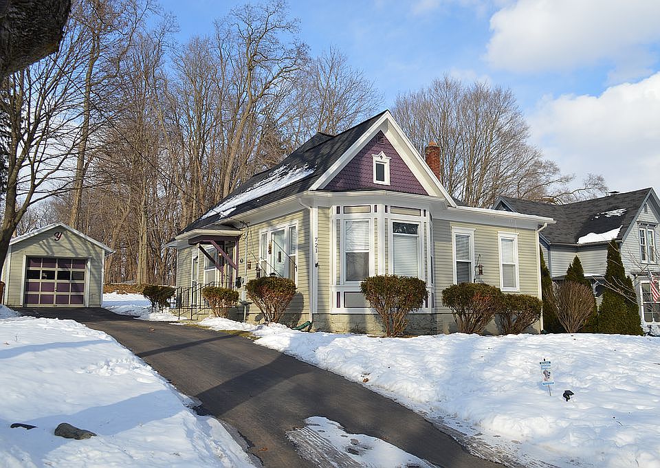 2nd image of 721 E Prospect St