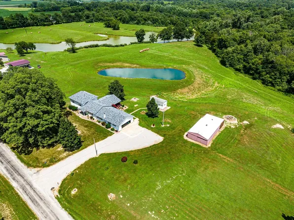 4022 Landmark Rd, Iuka, IL 62849