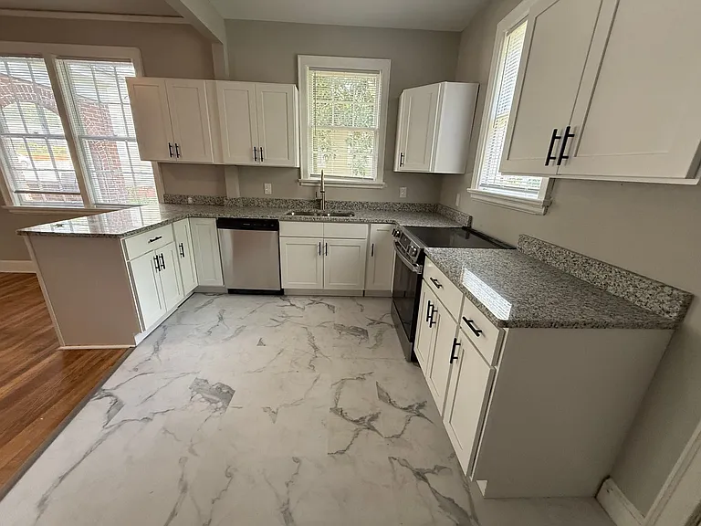 3428 Rosewood Dr — Photo 9
