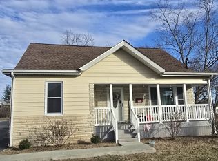 306 S Thomas St, Christopher, IL 62822