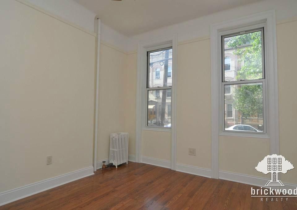 2nd image of 1854 Cornelia St APT 1R