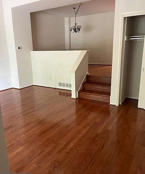 113 Montrose Ave — Photo 9