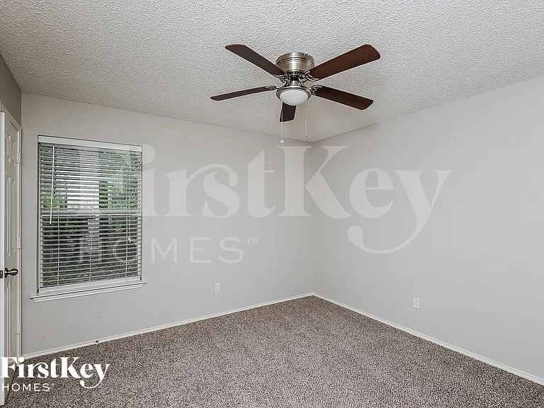 7956 Clear Brook Cir — Photo 16