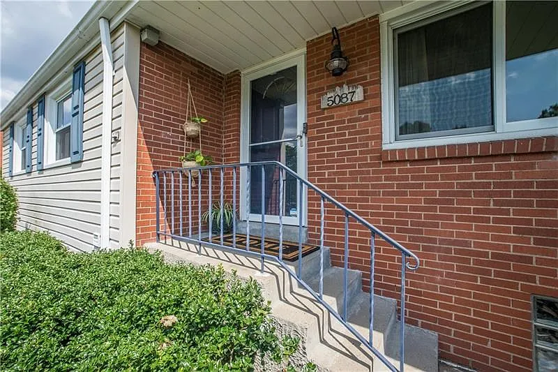 5087 Lantern Hill Dr photo 1