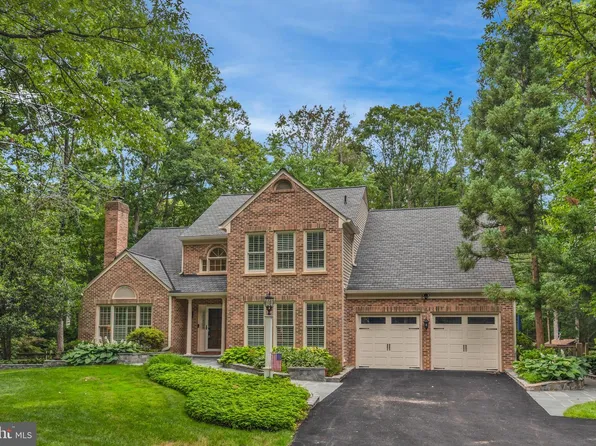 6811 Brimstone Ln, Fairfax Station, VA 22039