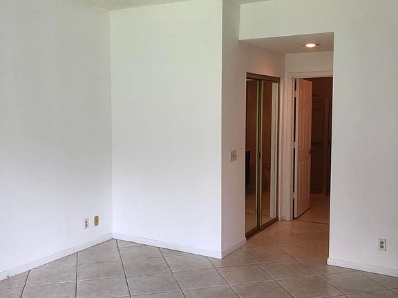 5th image of 7864 Lexington Club Blvd APT A