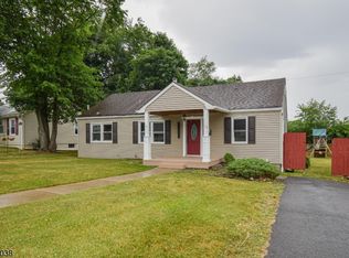 12 Sunrise Ter, Washington, NJ 07882