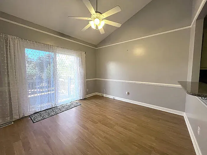 102 Ashley Ct — Photo 9