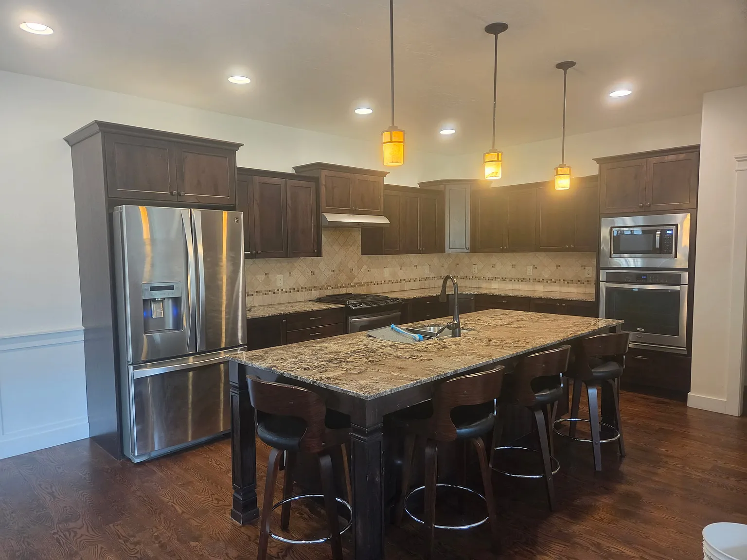 4 bed, 3.5 bath, 2807 sqft, $4,200 — Photo 4
