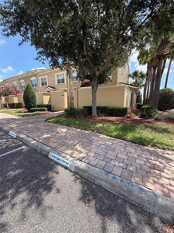 4 bed, 3.5 bath, 1950 sqft, $2,400 — Photo 3