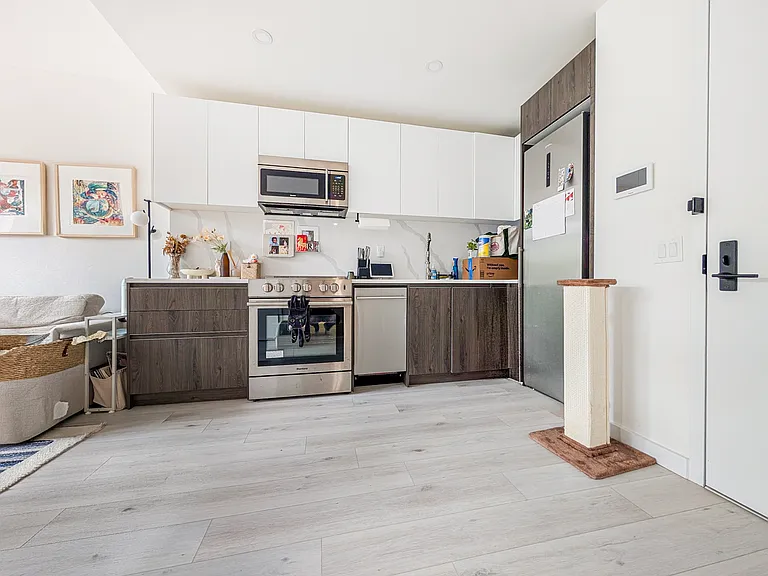 388 Vernon Ave #301 — Photo 3
