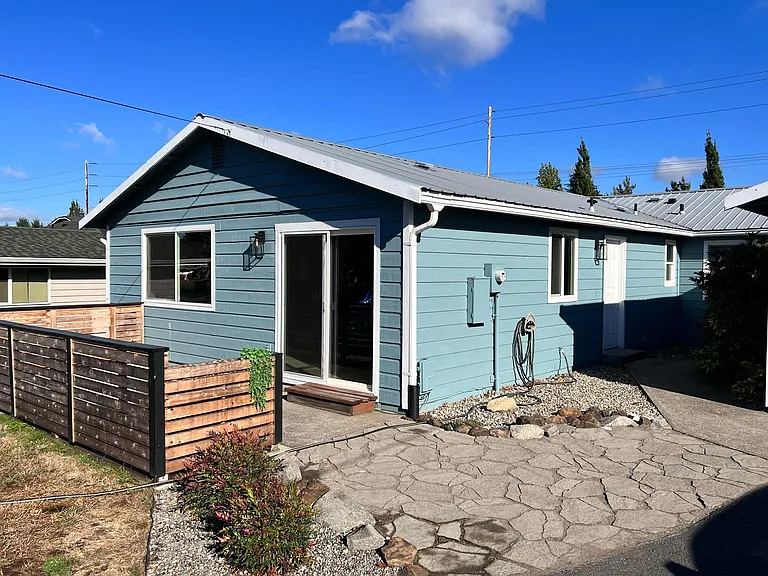 5826 Armour Loop SE — Photo 3