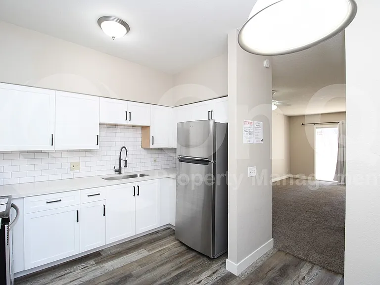 2807 E Paradise Ln #102 — Photo 3