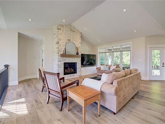 5th image of 9490 Wellington St E #6