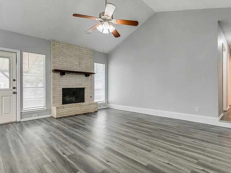 13226 Chesterton Dr — Photo 6