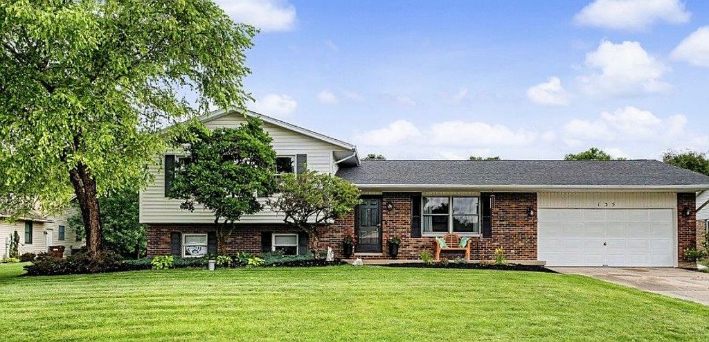 135 Baker Ln - Property Image