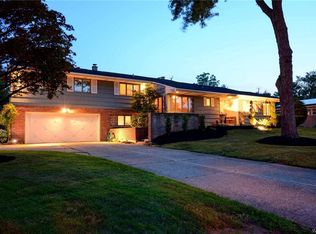65 Meadow Stream Dr, Amherst, NY 14226