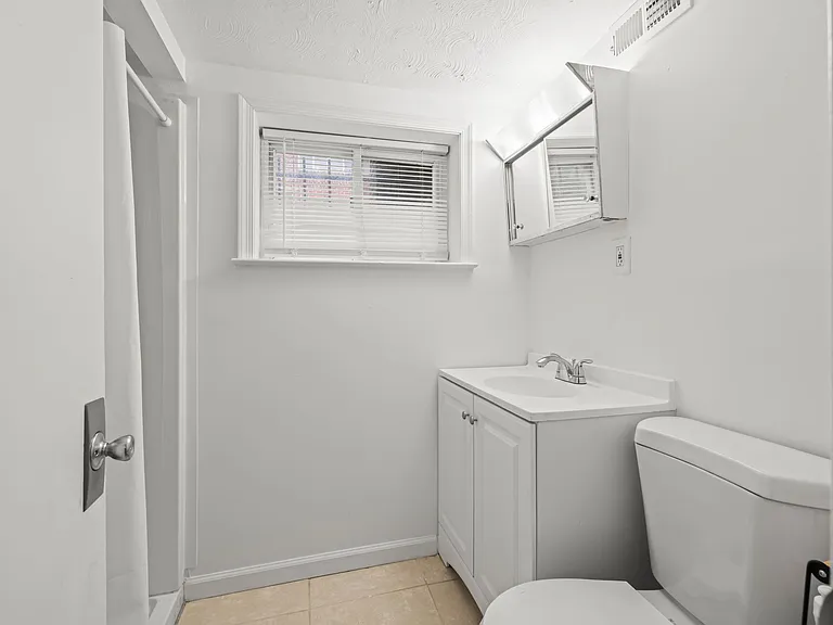 139 Hawaii Ave NE — Photo 19