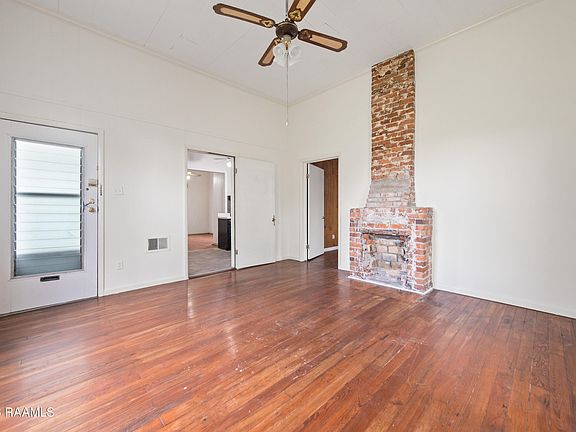 3rd image of 306 S Sterling St