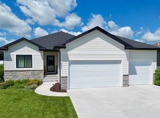 6521 Via Sorrento Dr, Lincoln, NE 68523