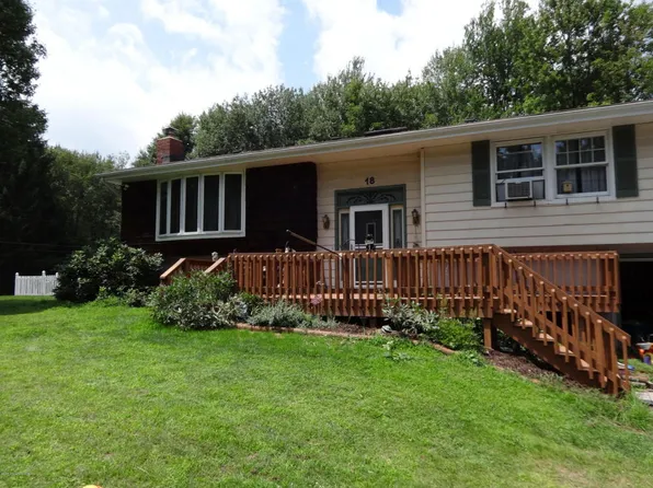 18 Shadybrook Ln, Dallas, PA 18612