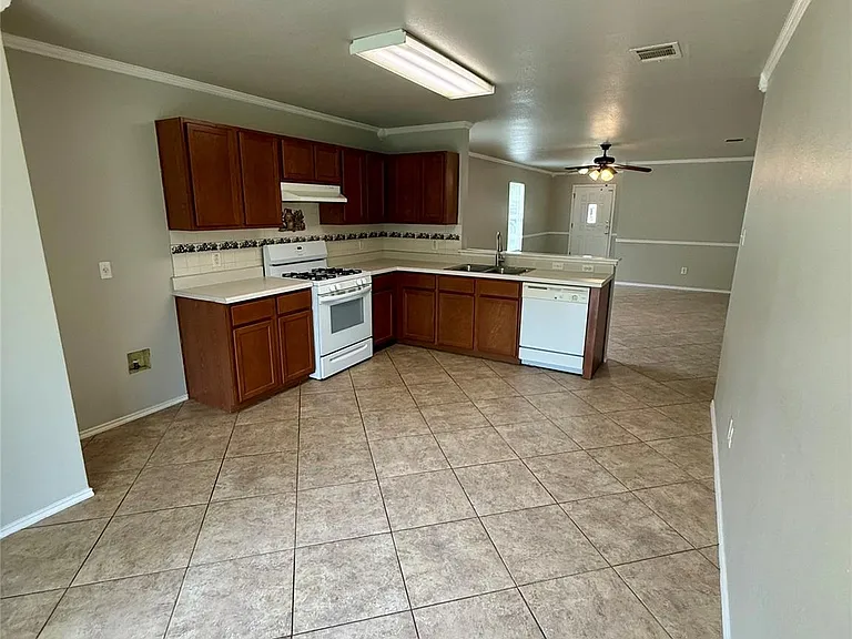 3504 Banda Ln — Photo 8