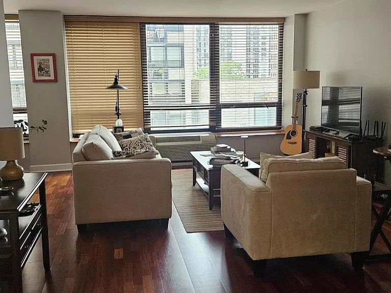 E Bellevue Pl — Photo 3