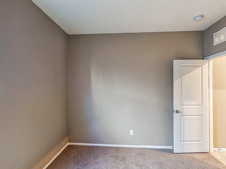 9733 Cluny Ave — Photo 18