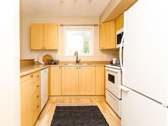 4th image of 10403 98th Ave NW