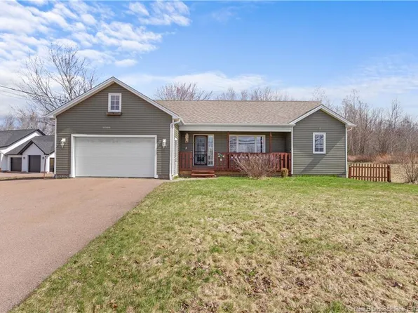 2040 Amirault St, Dieppe, NB E1A 7K1