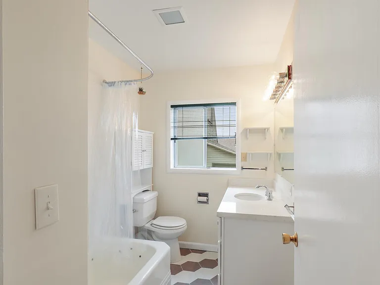 5554 Taft Ave — Photo 12