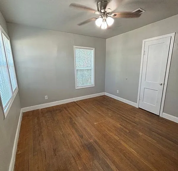1801 Columbia St — Photo 3