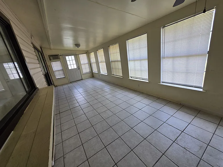 3502 McCormick St — Photo 8