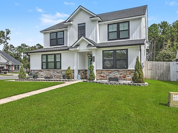 4th image of 201 Whirlaway Dr
