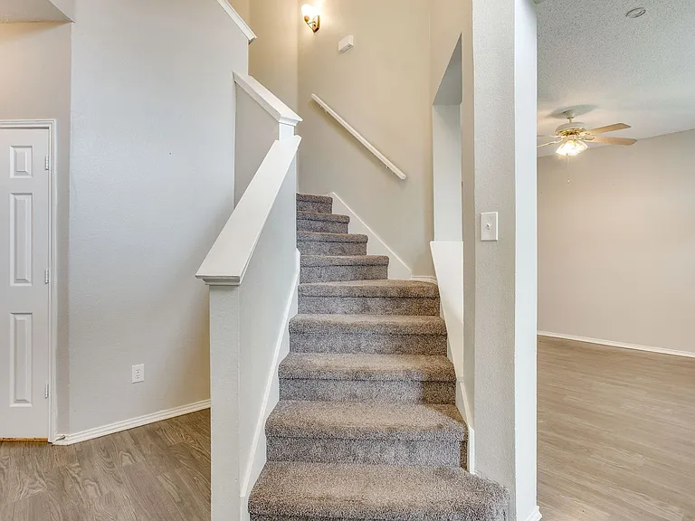 2701 Clovermeadow Dr — Photo 6