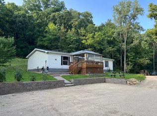 1862 Village Creek Dr, Lansing, IA 52151