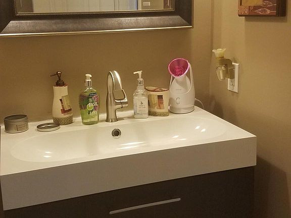 Hall bathroom floating sink