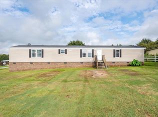 753 Bumblebee Ln, Wellford, SC 29385