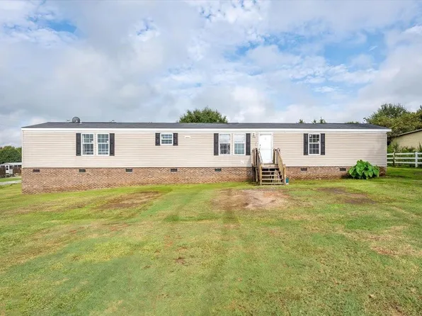 753 Bumblebee Ln, Wellford, SC 29385